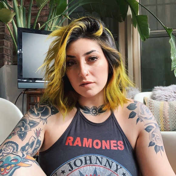 Meet your posher!! - Picture 1 of 2